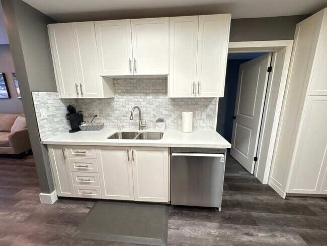 Building Photo - Fabulous 2 Bedroom Single Family Home