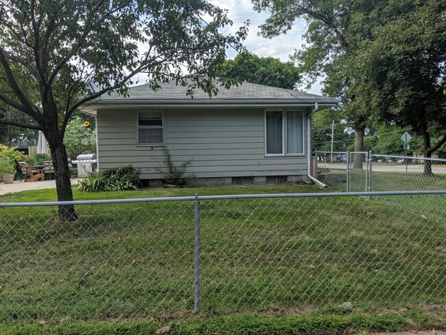 fenced in side yard - 4800 Lower Beaver Rd
