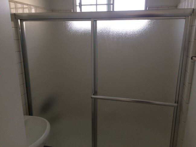 puertas de ducha - 1151 Sunvue Pl
