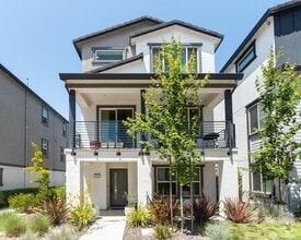 Building Photo - 2821 San Jacinto Ln