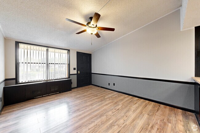 1BR, 1BA - 600SF | Sala de estar - Lakeshore Apartments