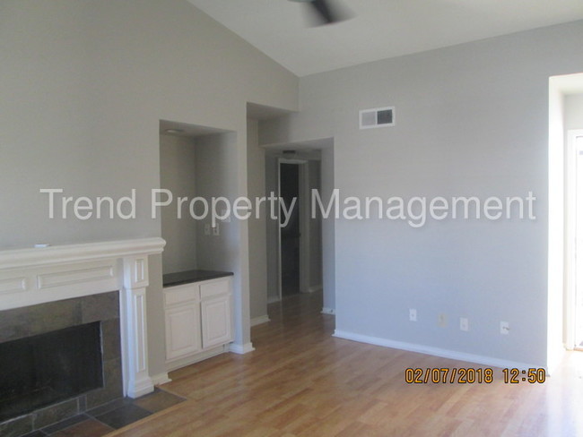 Building Photo - 3550 Country Square Dr