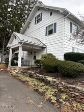 Building Photo - 2120 Pine View Dr