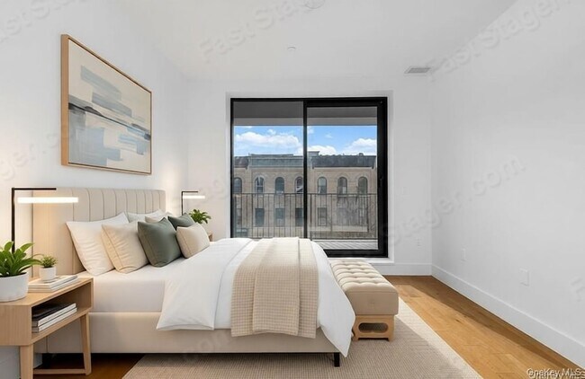 Foto del edificio - 499 Evergreen Ave