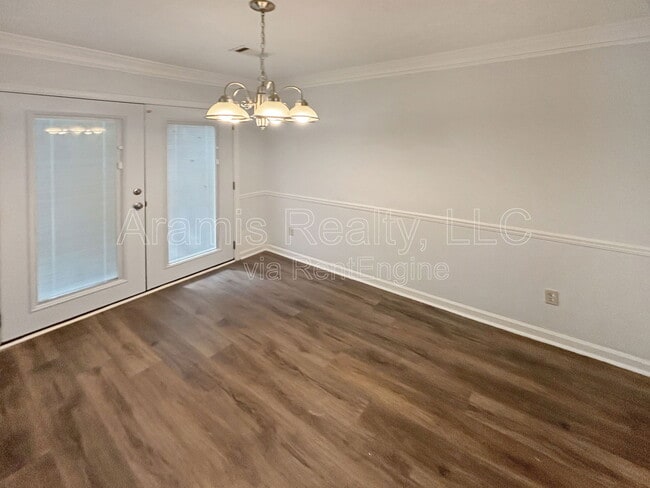 Building Photo - 3015 Spruce Cir