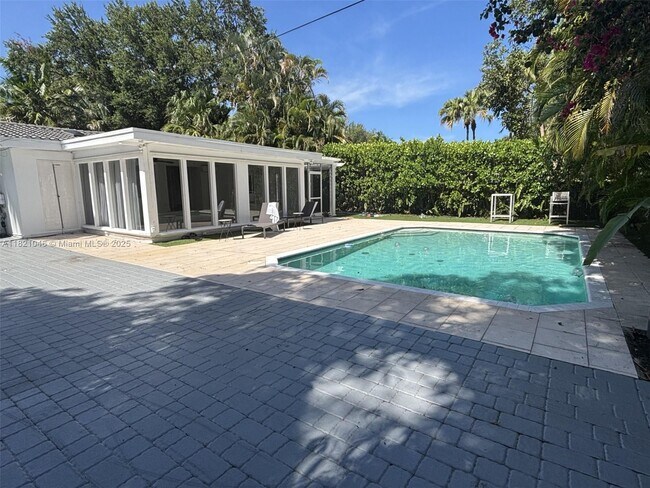 Foto del edificio - 260 NE 95th St