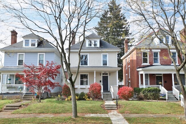 Foto del edificio - 693 Wilson Ave