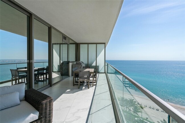 Building Photo - 18975 Collins Ave