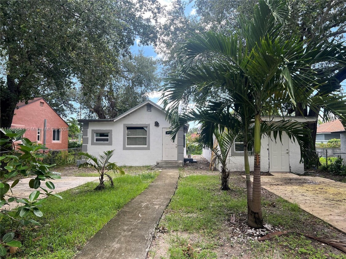 Foto principal - 8351 NW 15th Ave