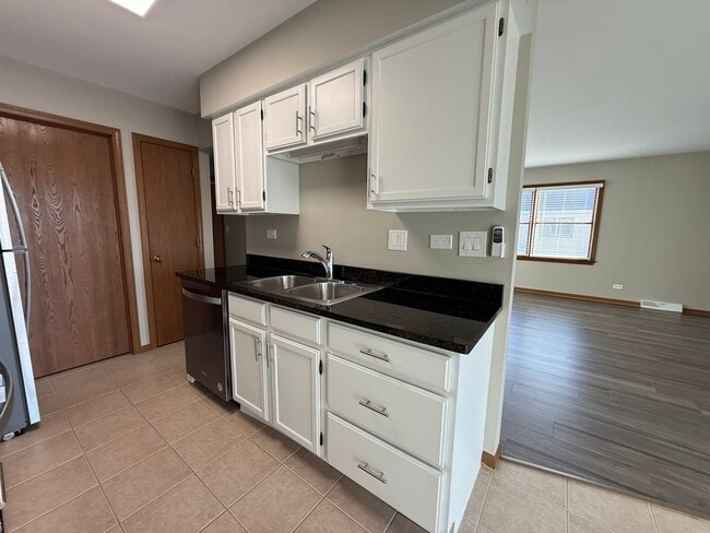 Building Photo - 45 Spuhler Dr