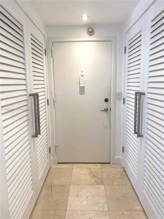 Building Photo - 1408 Brickell Bay Dr