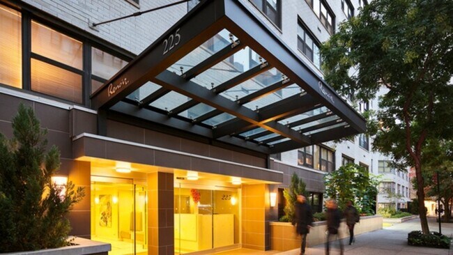 Building Photo - 225 E 63rd St