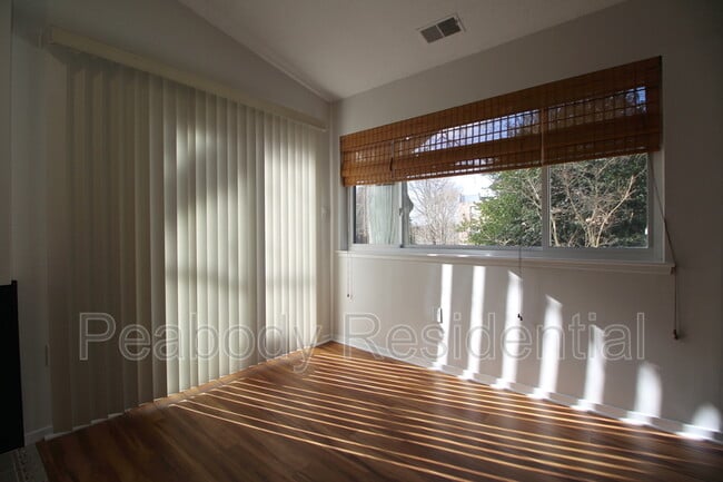 Foto del edificio - 1956 Villaridge Dr