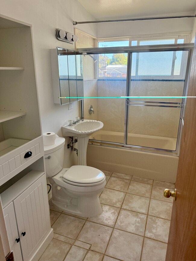 Building Photo - 605 Rosal Way