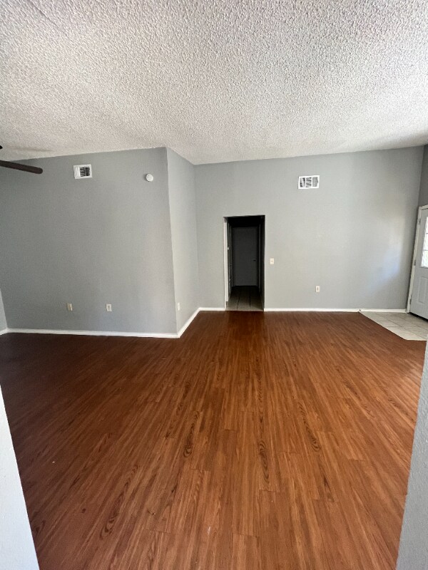 Building Photo - 7922 Laurel Bend