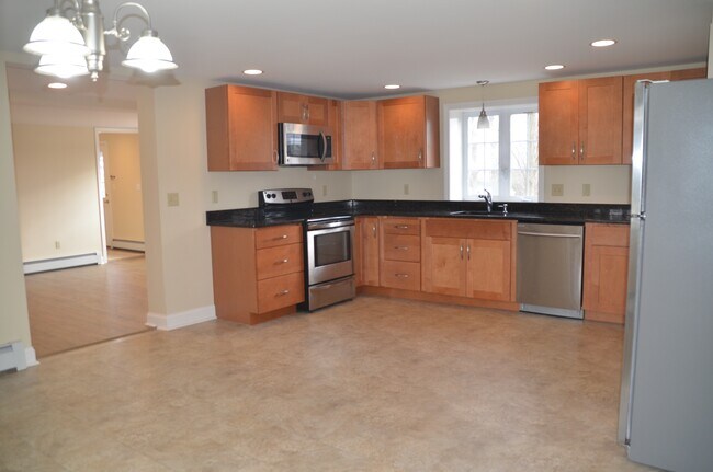 Building Photo - 763 Hilldale Ave