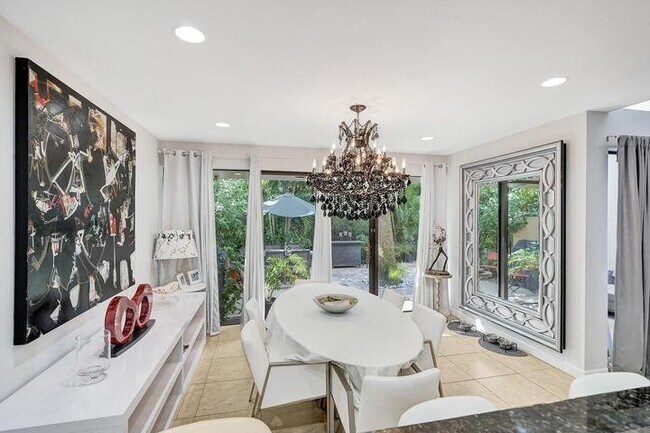 Photo - 702 St Albans Dr Townhome