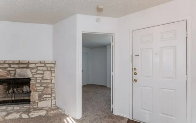 Building Photo - 8455 Cranberry Hill