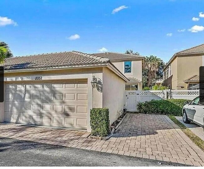 Building Photo - 8052 Murano Cir