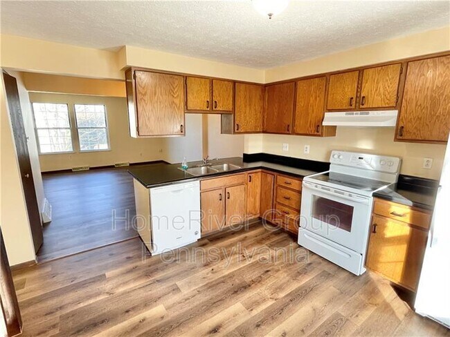 Foto del edificio - 331 Carters Grove Dr