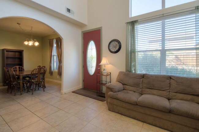 Foto del edificio - 1504 E Helen Way