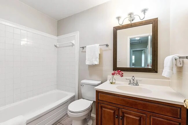 Building Photo - 765 Stinchcomb Dr