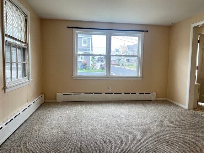 Building Photo - 373 Winthrop St