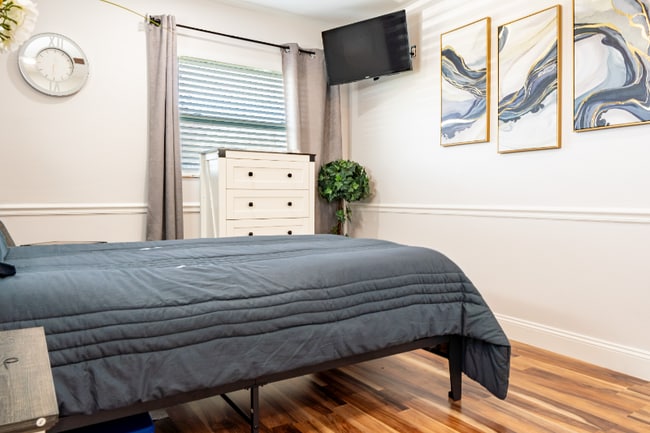 Building Photo - 1875 Williams Manor Ave