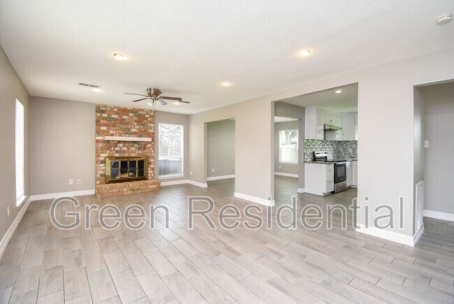 Building Photo - 2110 Hilton Head Dr