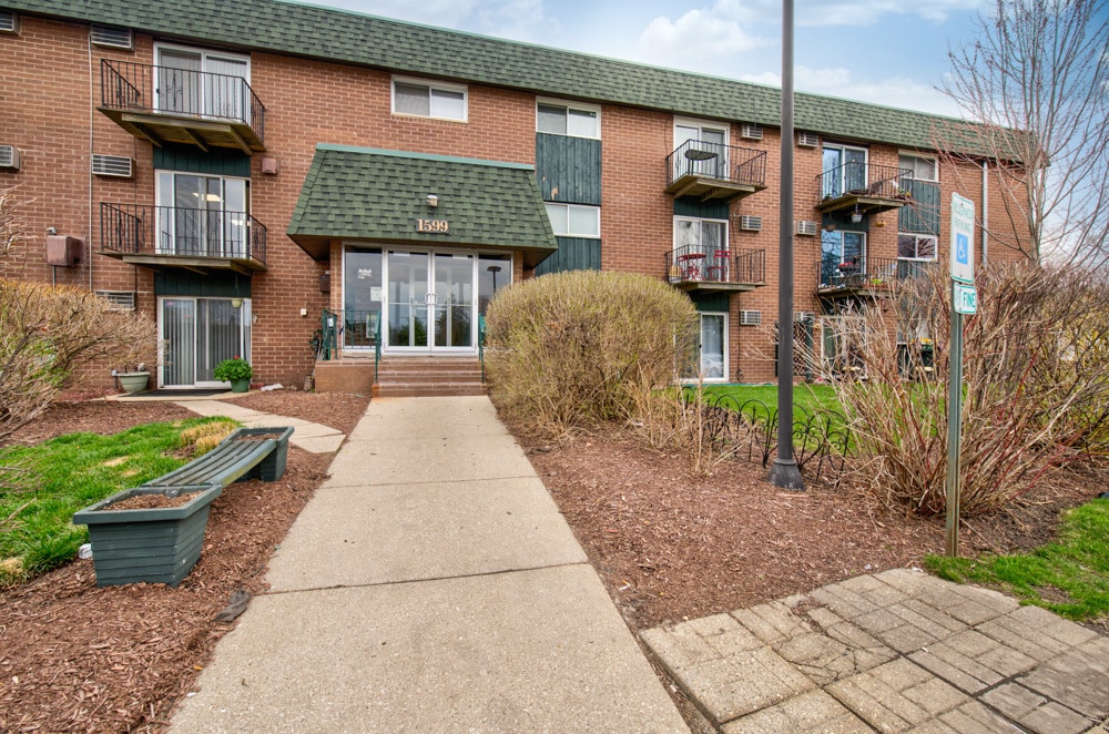 1599 W Irving Park Rd Unit 124E, Itasca, IL 60143 Condo for Rent in Itasca, IL