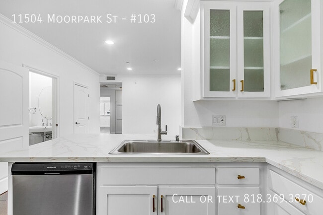 Building Photo - 11504 Moorpark St