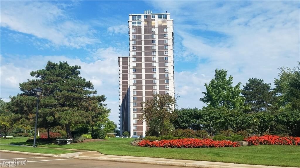 Foto principal - 12900 Lake Ave
