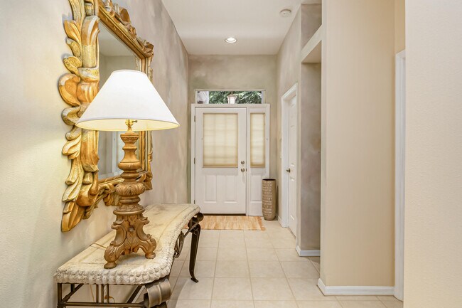 Foto del edificio - 7402 Spyglass Hill Rd
