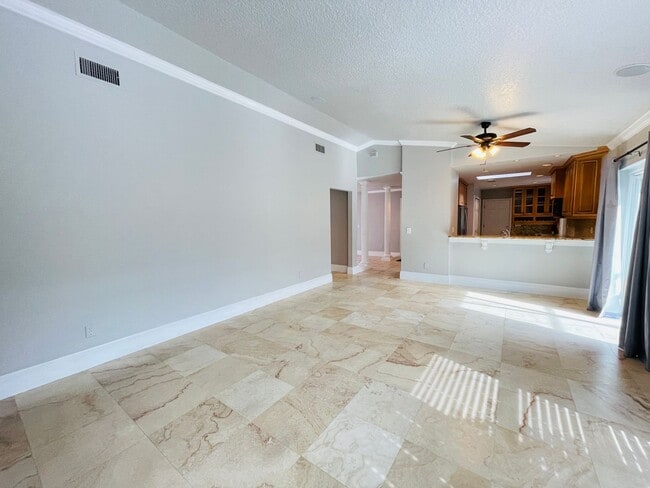 Building Photo - Gorgeous 2 bed 2 bathroom home in Winter S...