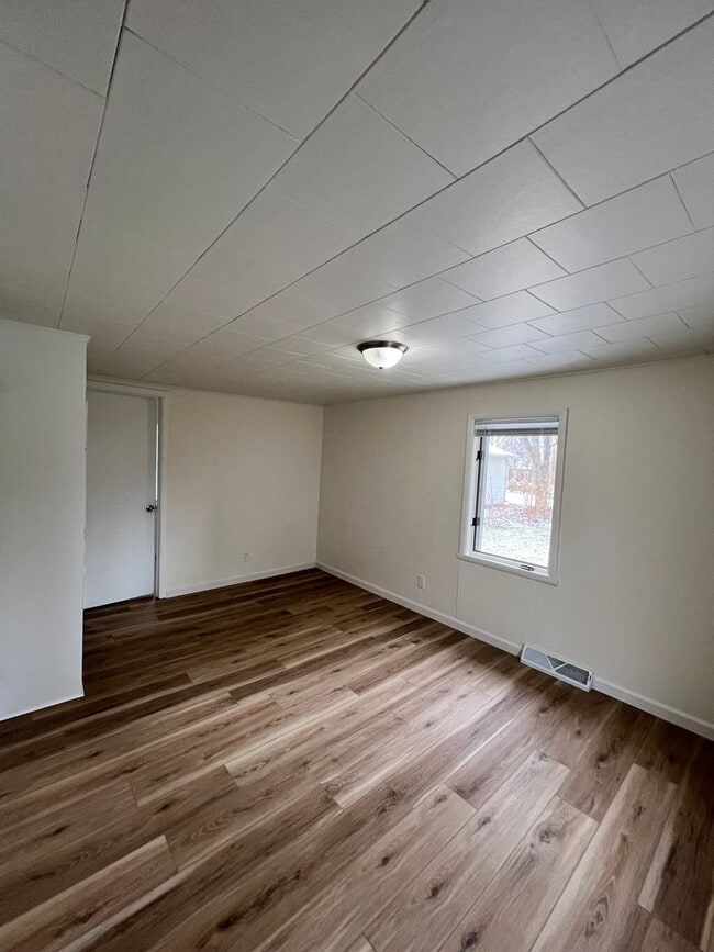 Building Photo - 626 W 17th Ave