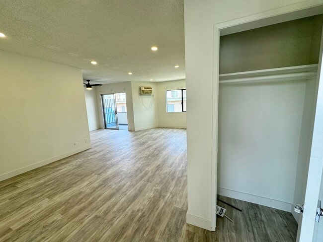 Foto del edificio - 3510 Clarington Ave