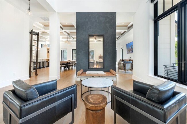 Foto del edificio - 319 W Frances Ave