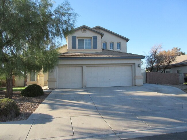 Building Photo - 4 BEDROOM POOL HOME IN GREEN VALLEY RANCH