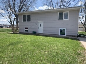 Building Photo - 800 Vassar Cir