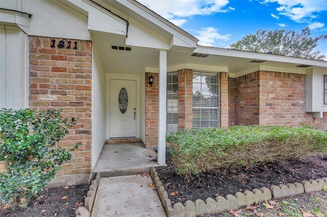 Building Photo - 1811 Quail Valley E Dr