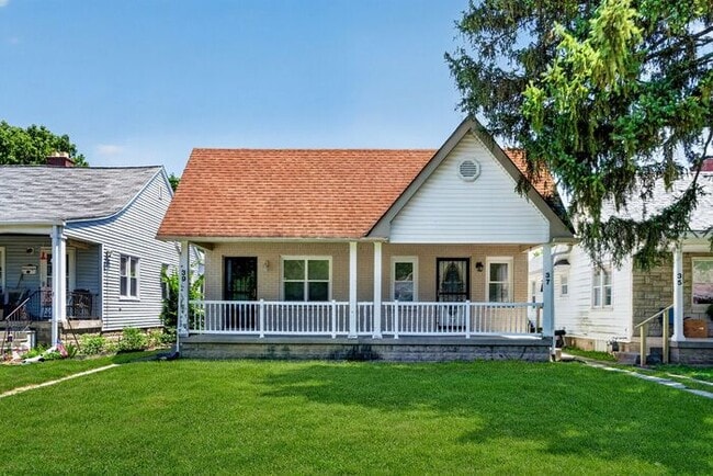 Freshly Updated Home in Warren Township - Freshly Updated Home in Warren Township