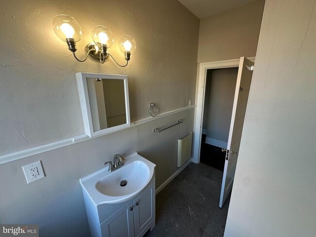 Foto del edificio - 5 S 3rd St