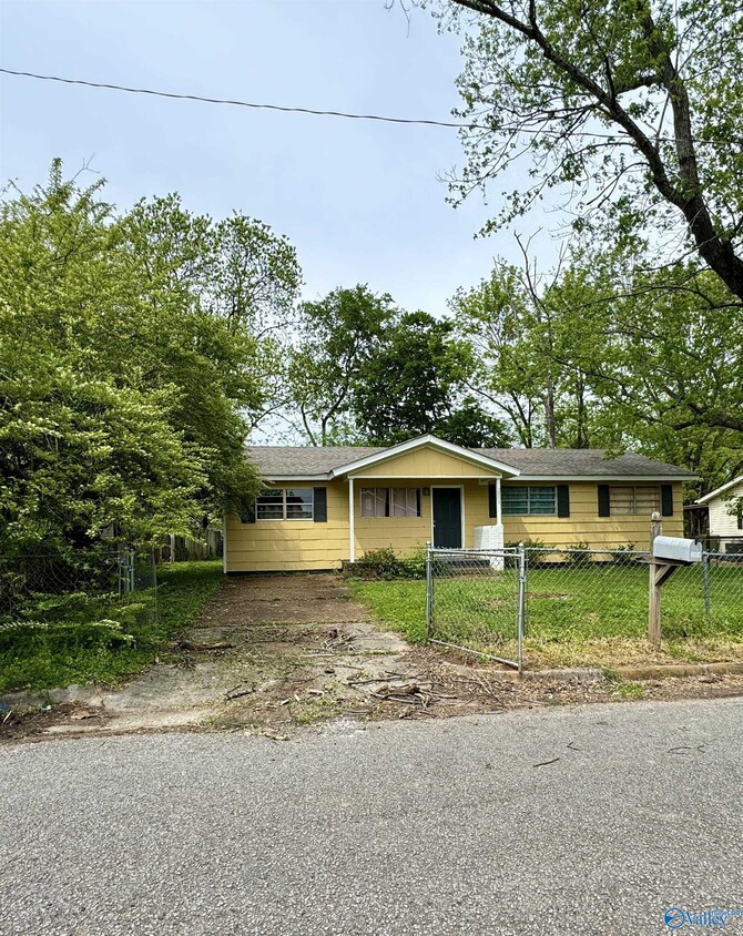 Building Photo - 3508 Spruce Ave SW