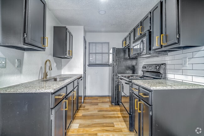 1BR, 1BA - 610SF - Kitchen - The Row