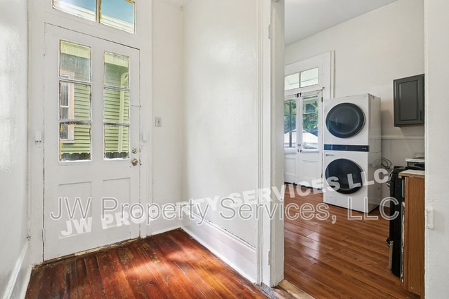 Building Photo - 2332 Ursulines Ave