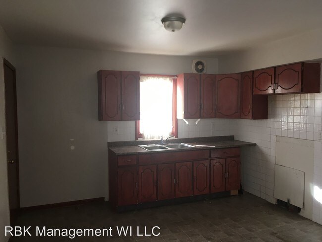Building Photo - 3 br, 1 bath House - 5325 N 62nd St