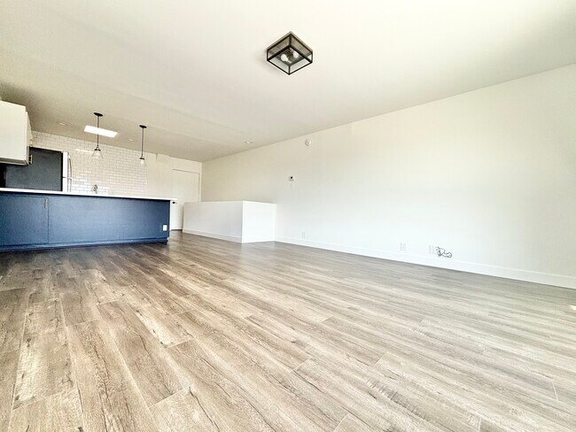 Building Photo - 2965 Waverly Dr. Los Angeles, CA 90039