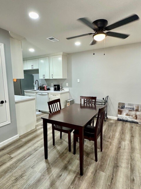 Foto del edificio - 5030 Valley Crest Dr