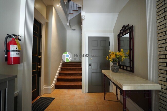 Foto del edificio - 23 Garrison Rd