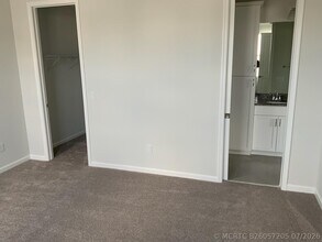 Building Photo - 16340 Oakview Dr